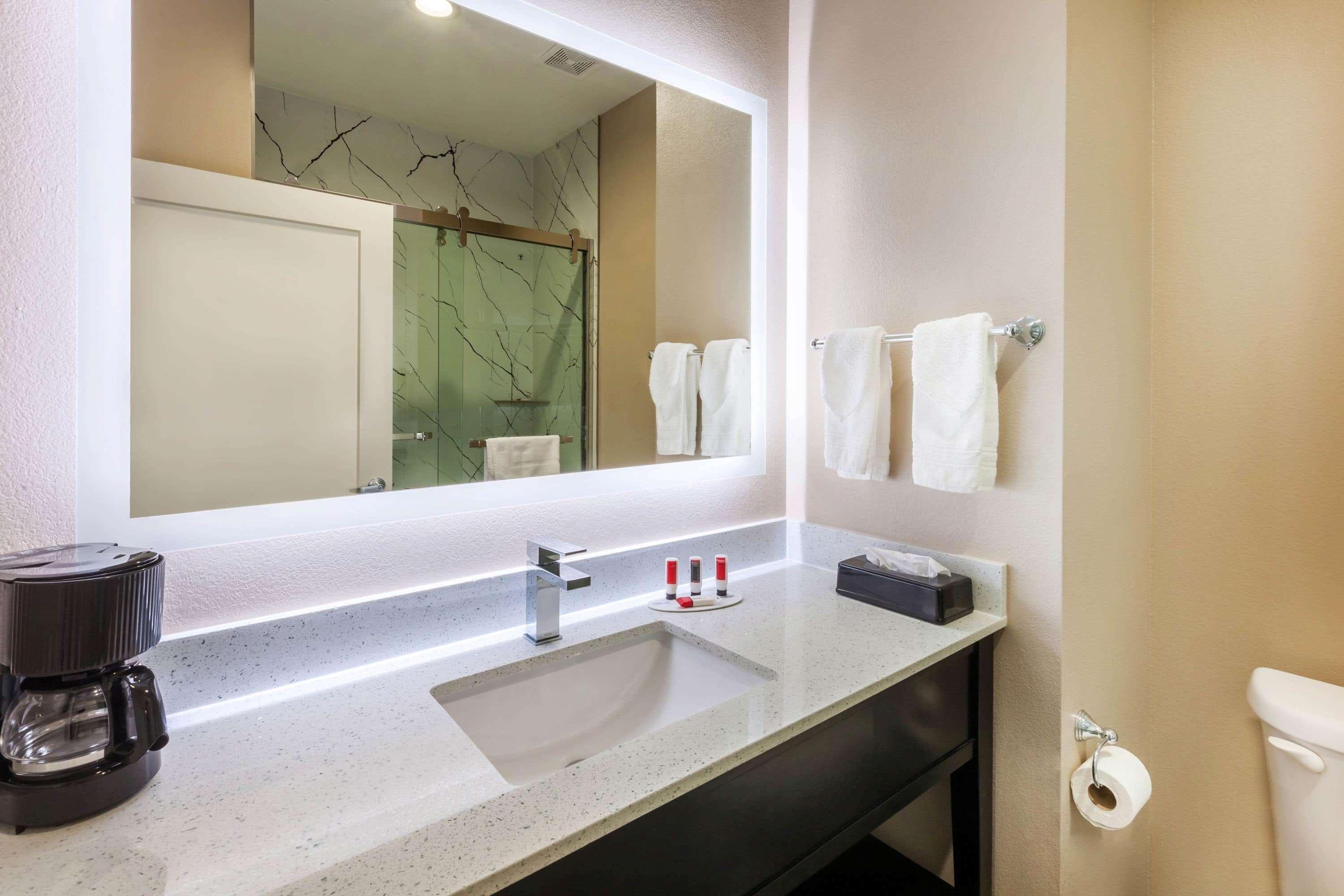 Отель Super 8 By Wyndham Kingwood Houston North Porter Экстерьер фото