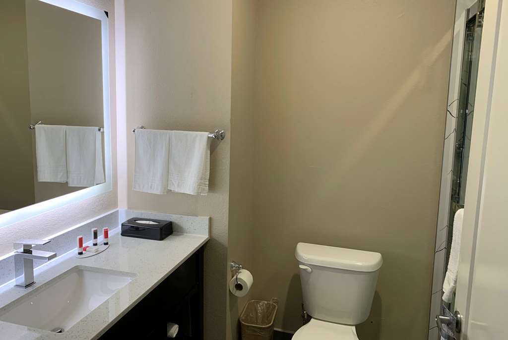 Отель Super 8 By Wyndham Kingwood Houston North Porter Номер фото
